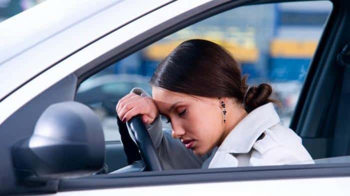 опасность вождения при сонливости; риск сонливости во время вождения