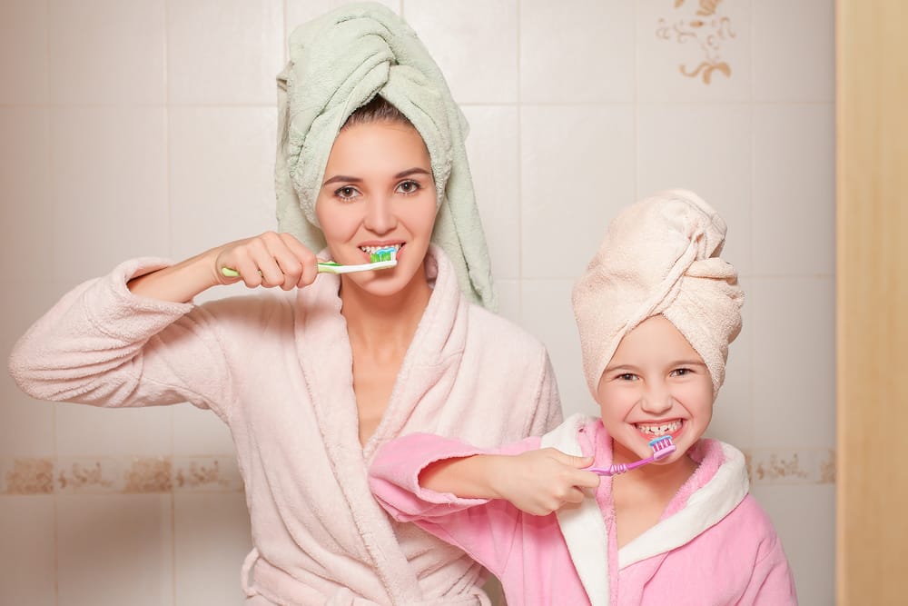 научить детей чистить зубы