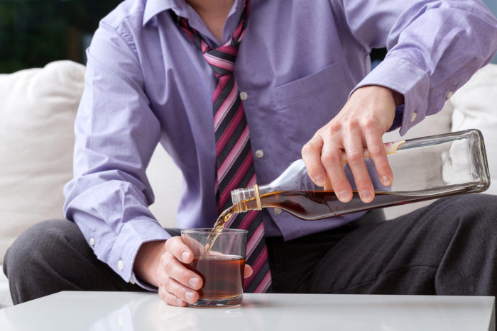 алкогольный цирроз печени, заболевание печени вследствие употребления алкогольного цирроза алкоголя