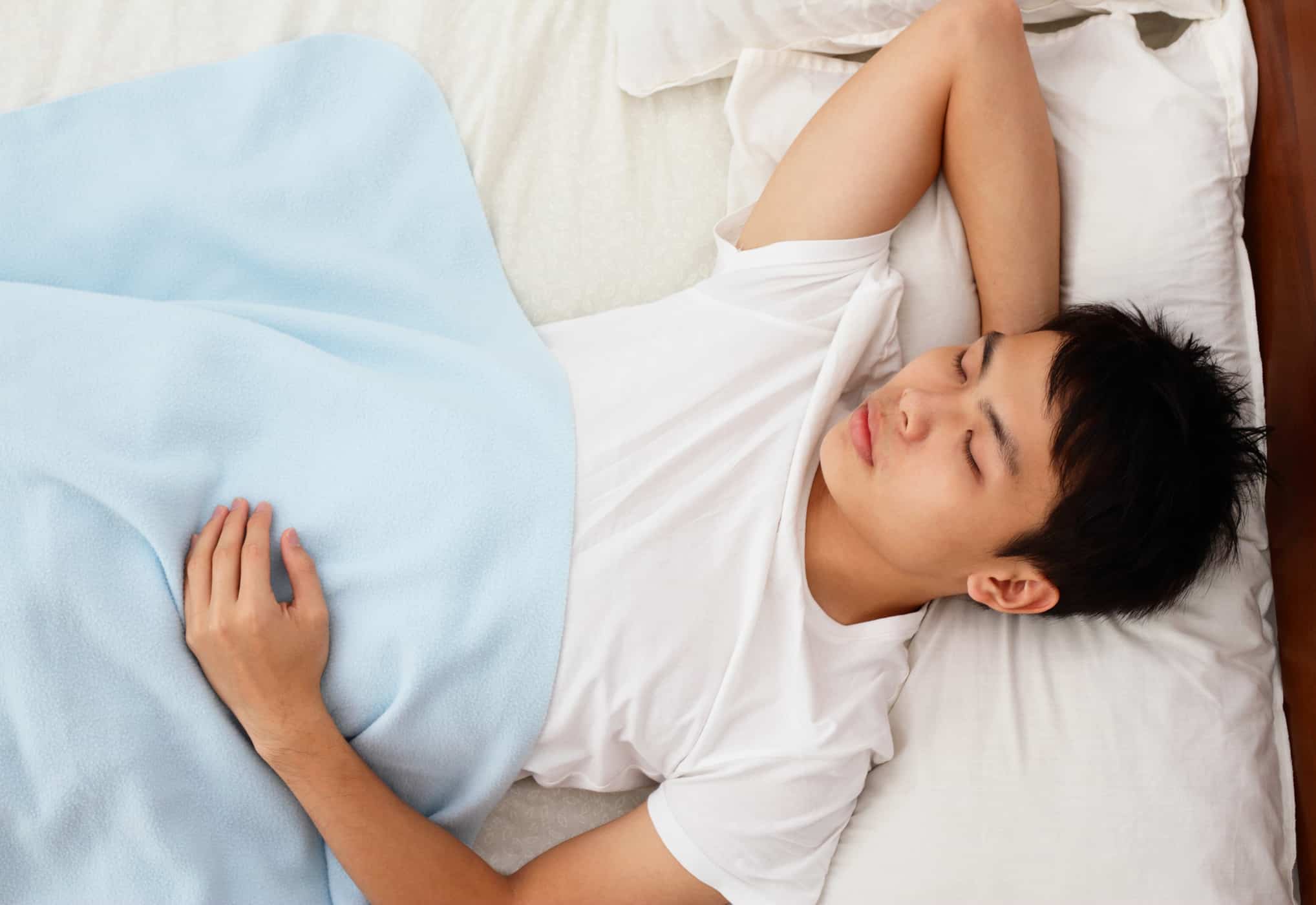 положение для сна влияет на пищеварение