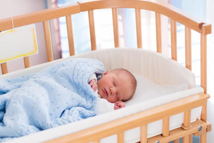 опасность младенцев, спящих с одеялами