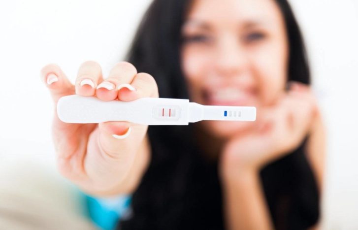 проверить беременность с помощью тест-пакета