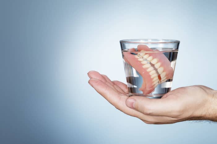 уход за зубными протезами