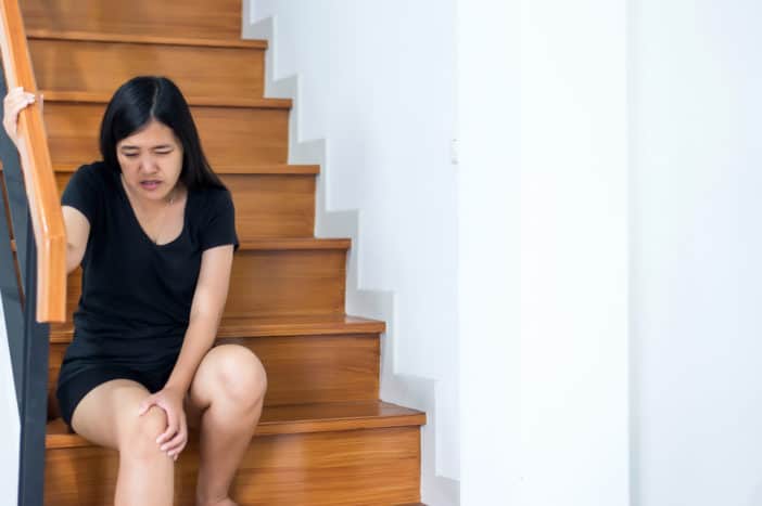 колено болит при подъеме по лестнице