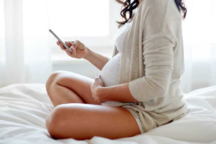 играть в мобильные телефоны во время беременности