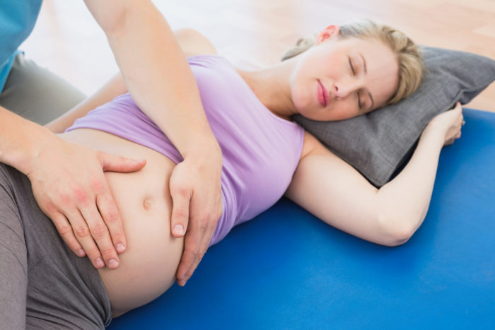 массаж спины во время беременности