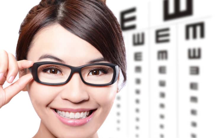 прикрепите окуляр после операции по удалению катаракты