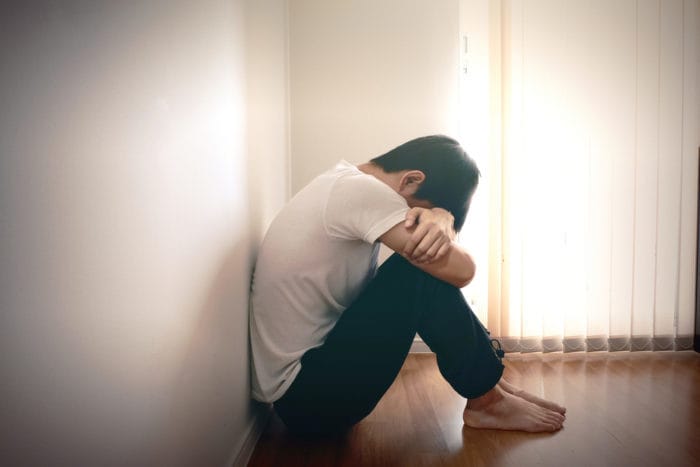 В чем разница между депрессией и биполярным расстройством